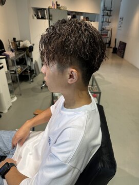 イズ(iss) [Mizuki指名限定]ブリーチ毛にツイストスパイラルパーマ