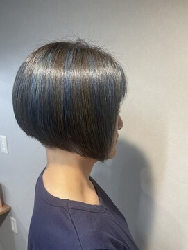 エイム ヘア リアム 調布店(eim hair liam) 前下がり刈り上げボブ×ハイライトブルー