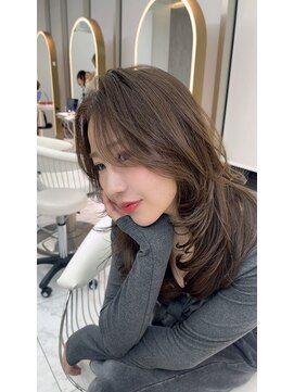 ロンドルピナス 小倉(Lond Lupinus) ミディアムレイヤーカット/似合わせカット/大人ガーリー/20代