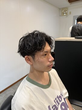 フリーゼアコマキ(FRISEUR) 波巻きパーマ×センターパート