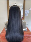 ダメージを抑えたツヤロングヘア