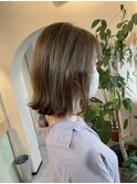 グレーベージュ　くすみベージュ　外ハネボブ