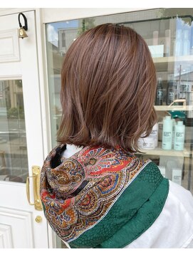 ヘアデザイン ソラ(Sola) マロンベージュカラー×外ハネミディアム切りっぱなしミディ