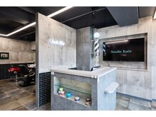 スマイルヘアー 上野入谷店(Smile hair)の雰囲気（白を基調とした清潔感溢れる店内<理容室>[床屋/メンズ/barber]）