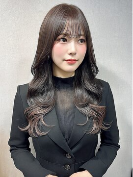 ロイオブジゼル(roi of GiseL) レイヤーカット　顔周りカット　透明感　オリーブベージュ　20代