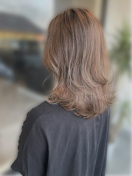 エミュー(emue) 透明感ミルクティーグレージュ小顔レイヤーセミロング