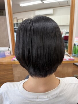ヘアーズ サエミ ショートボブだって梅雨対策の髪質改善縮毛矯正♪