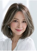 40代の白髪を活かす上品ショートボブ