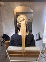 サーディースリーエーカーズヘアスタジオ(33Acers Hair Studio)&nbsp;モードタイトポニー
