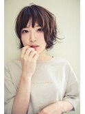 バレイヤージュアッシュカラーツヤ感ノーブル前下がりショート