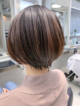 テトヘアー(teto hair) ショートボブ、前下がりショート、グレージュ