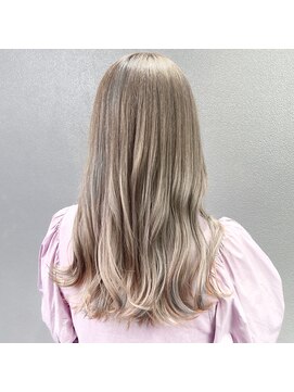 ミル 今治(1003 mille IMABALI) ベージュカラーの外ハネレイヤー