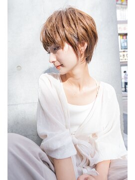 レゴ(REGO) グレージュカラーシルキーべージュ、デザインカラー斜めバング