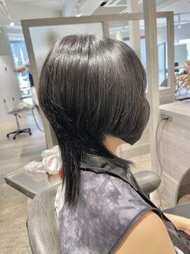 オナー(honor) 個性的ウルフストレート小顔補正立体カットクラゲヘア