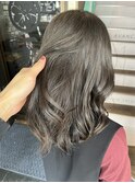 カーキグレージュ×透明感