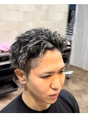 ツイストスパイラルパーマ、シルバーメッシュ、ツーブロック