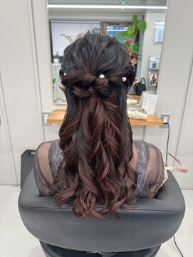 バルベストーキョーサウス(BARBES TOKYO SOUTH) ゆるふわハーフアップ【清板】