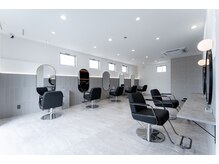 カウンセリングでの毛髪診断と、髪の状態に合わせたオーダーメイドの薬剤調合!