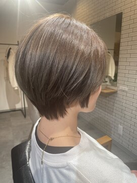 アルセ(arce) 大人ショートで首元すっきり、柔らかな立体感に