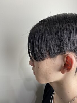 ヘアサロンエムフィス 池袋東口(HAIR SALON M Fe's) 前下がりセンターパート