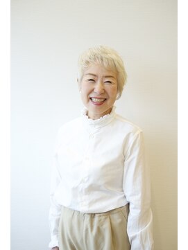 えがお美容室 【えがお美容室】50代60代にオススメ☆個性系レイヤーショート