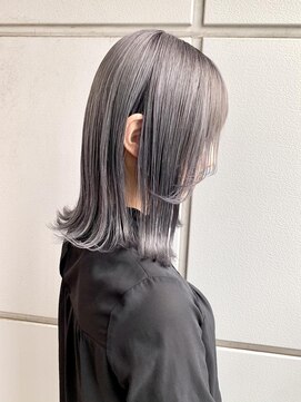 コーゾーギンザ 上野御徒町店(KOZO GINZA) 伸ばしかけシルバーグレー/グレージュ/ホワイトグレー外ハネボブ