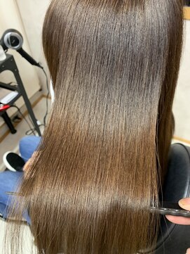 ハチ(hachi) 美髪ツヤ髪ストレートロング×ナチュラルグラデーションベージュ