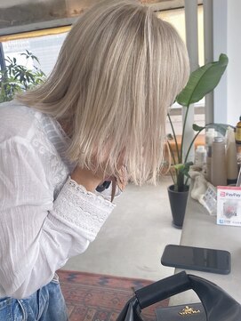 ヌーフェム(nuu fem) ミルクティーベージュダブルカラーブロンドベージュミニボブ