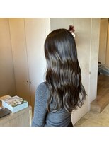 シー 岡崎(,SHE)&nbsp;黒髪/グレーベージュ/レイヤーロング/前髪パーマ