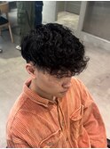 ハードで柔らかい質感スペインカールパーマ×スキンフェード