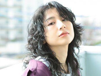 エマン(AIMANT)の写真/絶妙なニュアンスは、パーマで実現★ボリュームやクセ毛も味方にした、キュート×オシャレなスタイルへ。