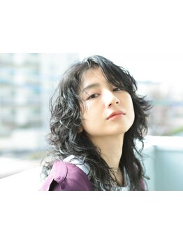 絶妙なニュアンスは、パーマで実現★ボリュームやクセ毛も味方にした、キュート×オシャレなスタイルへ。