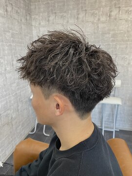 ユーエヌ(Un) 短髪パーマ