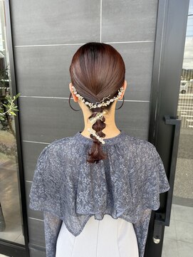 アチーブリス(achieve Liss) お呼ばれアレンジ大人可愛いローポニーテール結婚式二次会