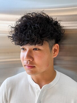 ルーシー 渋谷(LUCEY) スペインカールスパイラルパーマ外国人風パーマフェードカット