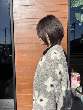 モスト ブリヤン(MOST BURYAN) 外ハネレイヤーボブ×グレーパールカラー