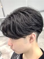 オーバル ジングウマエ(OVARL jingumae)&nbsp;フェザーショートパーマセンターパート