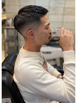 フランクスバーバー アンド ビアークラブ(FRANK'S BARBER and BEER CLUB) スリークショートツーブロックショートクロップフェードカット