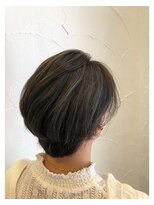 アン(Hair make un)&nbsp;ショートスタイル×極細ハイライトカラー