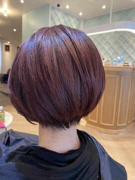 アンフィ 矢向(Anphi) 赤髪ショートボブ