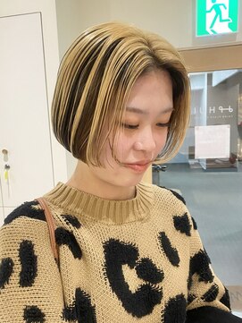 フイ(HUI) 20代30代大人可愛いダブルカラーブリーチショートボブ