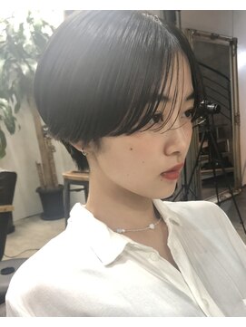 リアン アオヤマ(Liun Aoyama) マッシュショート/ハンサム/前髪長め/耳かけ