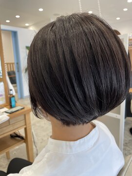 アン(an) 頭の形が綺麗にみえるショート