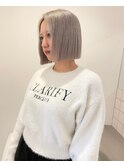 ホワイトブロンド/似合わせカット/外ハネボブ/イメチェン
