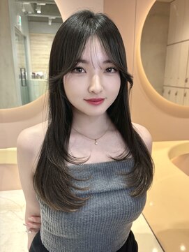 グロー 大宮(GLROW) オリーブベージュ　顔まわり　レイヤーカット