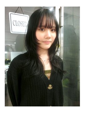 ノラ シブヤ(NORA) シャギーレイヤーハッシュカットウルフカット黒髪レイヤー