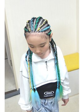 エクステ専門店ミキ 横浜店(MIKI) キッズ学生ダンス★全頭コーンロウ毛先ロングブレイズ★横浜駅