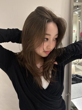 ローエ バイ デコ(Rohe by DECO) -Saki- ブリーチカラー/オリーブベージュ/レイヤーカット