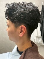 ディスイズバーバーフォース(THIS IS BARBER 4th)&nbsp;ニュアンスパーマ ツーブロック 束感 20代 ビジネスパーマ