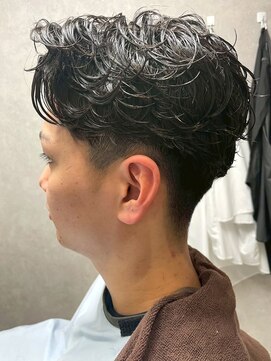 ディスイズバーバーフォース(THIS IS BARBER 4th) ニュアンスパーマ ツーブロック 束感 20代 ビジネスパーマ